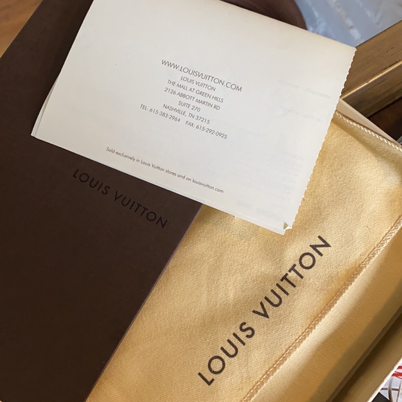 Authentic Sarah Louis Vuitton Wallet - Picture 13 of 13